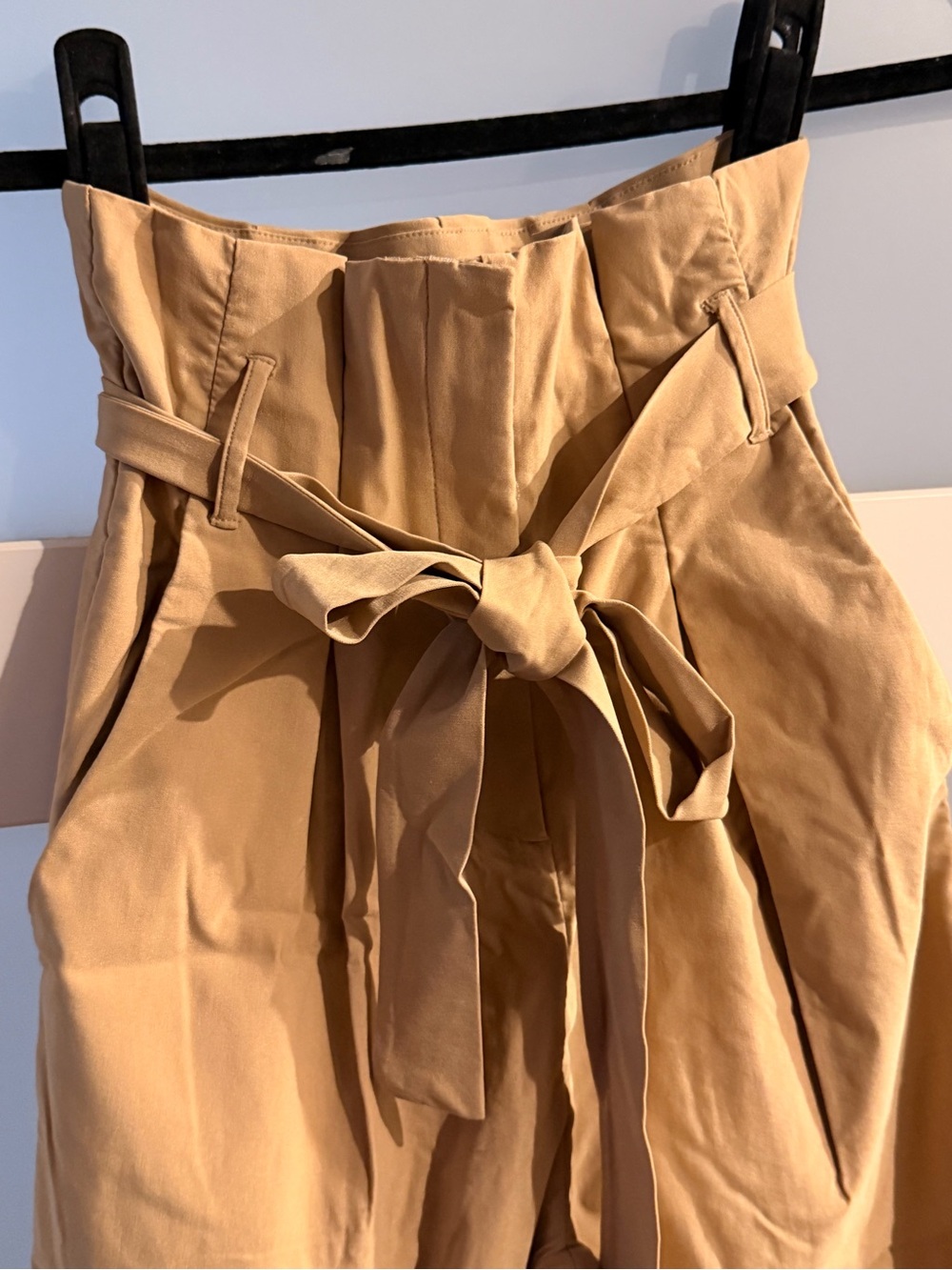 These are Love Tree women’s paperbag waist tie-front tapered pants in tan